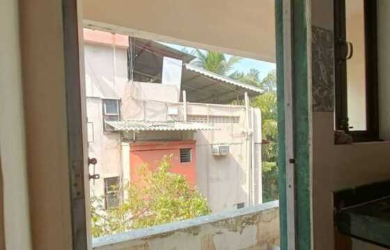 Rent 1 Rk Studio Apt at Juhu Tara Rd, Juhu Beach | with Private Balcony.