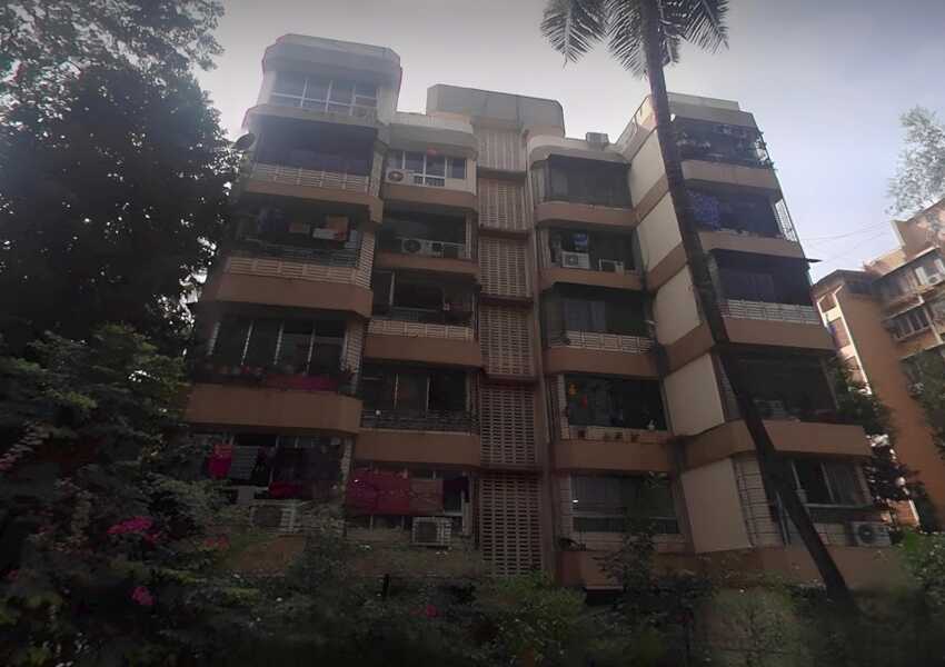 Rent F/F 580 sft Flat, Andheri W Juhu Versova Link Rd, Suyog building.