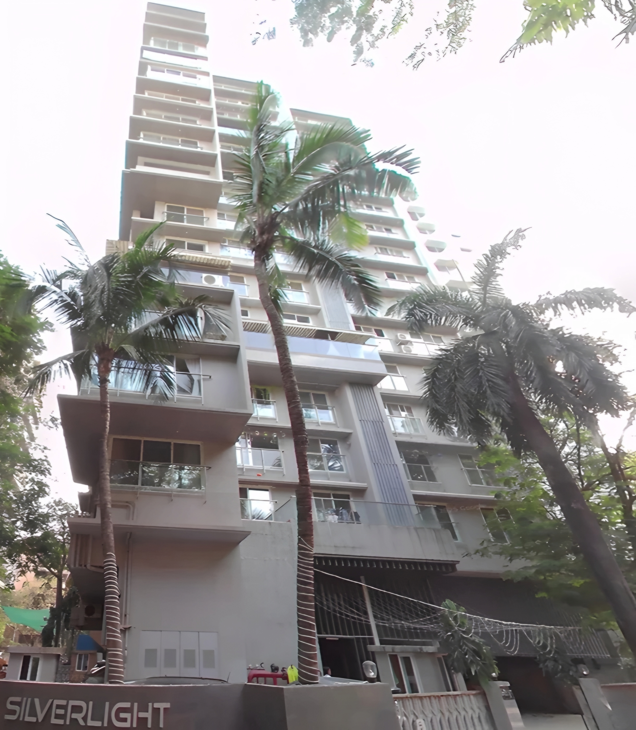 Silver Light, Juhu.
