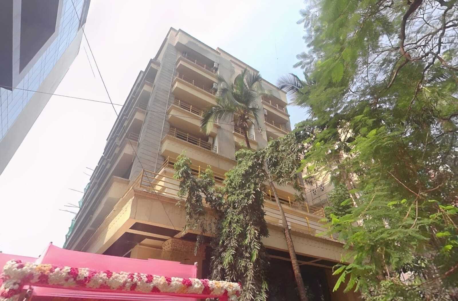 Anand Villa, Santacruz West.
